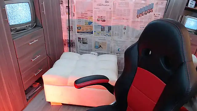 Snapshot of i_am_nina_ chatting on February 10, 2025, 9:04 pm i am nina online show from February 10, 2025, 9:04 pm