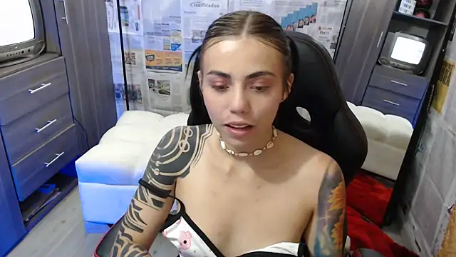 Snapshot of i_am_nina_ chatting on February 13, 2025, 11:15 pm i am nina online show from February 13, 2025, 11:15 pm