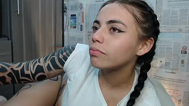 Snapshot of i_am_nina_ chatting on February 22, 2025, 2:50 am i am nina online show from February 22, 2025, 2:50 am