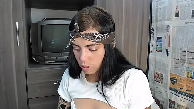 Snapshot of i_am_nina_ chatting on February 26, 2025, 2:15 am i am nina online show from February 26, 2025, 2:15 am