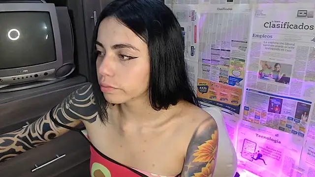 Snapshot of i_am_nina_ chatting on February 28, 2025, 1:47 am i am nina online show from February 28, 2025, 1:47 am