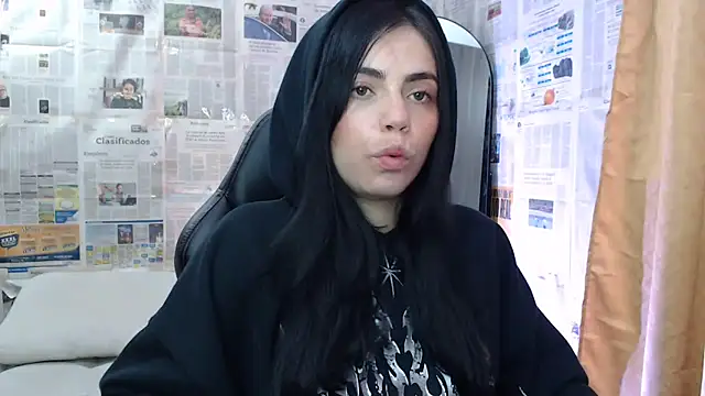 Snapshot of i_am_nina_ chatting on September 28, 2025, 10:48 pm i am nina online show from September 28, 2025, 10:48 pm