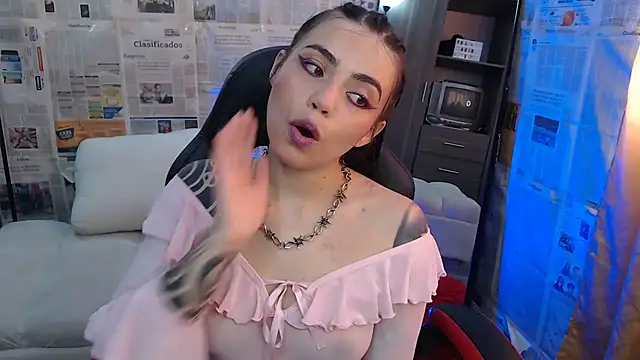 Snapshot of i_am_nina_ chatting on October 8, 2025, 7:11 pm i am nina online show from October 8, 2025, 7:11 pm