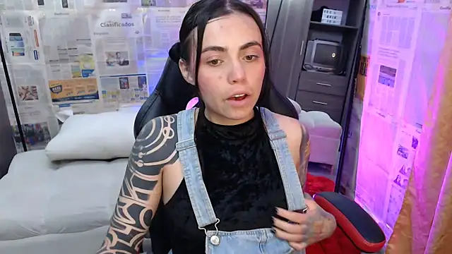 Snapshot of i_am_nina_ chatting on October 13, 2025, 2:55 am i am nina online show from October 13, 2025, 2:55 am