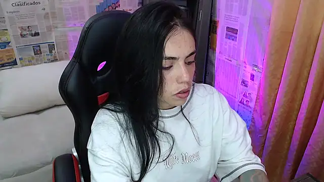 Snapshot of i_am_nina_ chatting on October 22, 2025, 9:58 pm i am nina online show from October 22, 2025, 9:58 pm