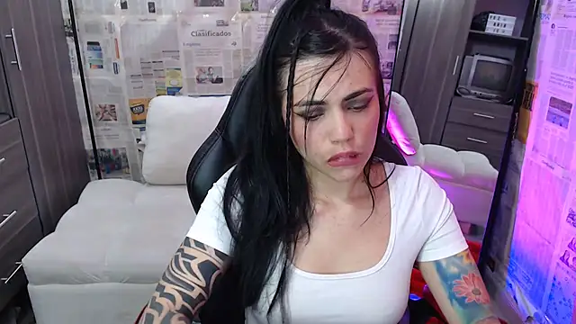 Snapshot of i_am_nina_ chatting on October 23, 2025, 9:57 pm i am nina online show from October 23, 2025, 9:57 pm