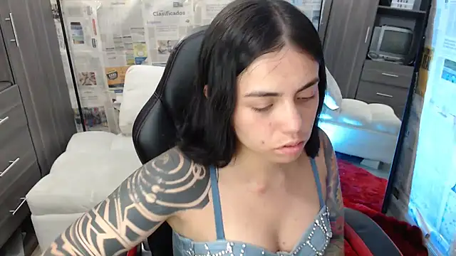 Snapshot of i_am_nina_ chatting on October 25, 2025, 2:08 am i am nina online show from October 25, 2025, 2:08 am