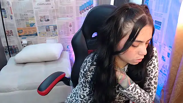 Snapshot of i_am_nina_ chatting on November 13, 2025, 3:00 pm i am nina online show from November 13, 2025, 3:00 pm