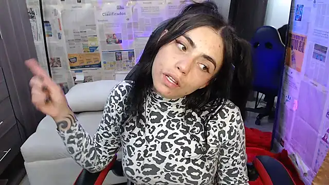 Snapshot of i_am_nina_ chatting on November 14, 2025, 4:33 am i am nina online show from November 14, 2025, 4:33 am