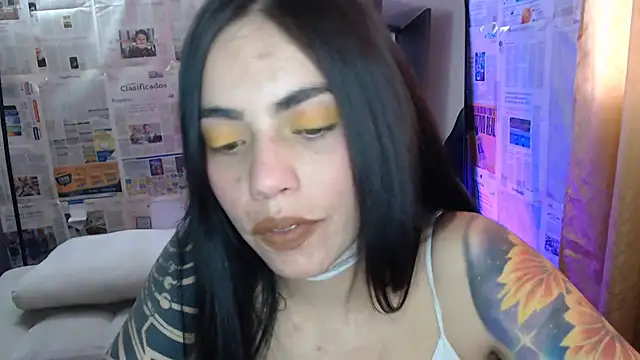 Snapshot of i_am_nina_ chatting on November 19, 2025, 8:09 pm i am nina online show from November 19, 2025, 8:09 pm