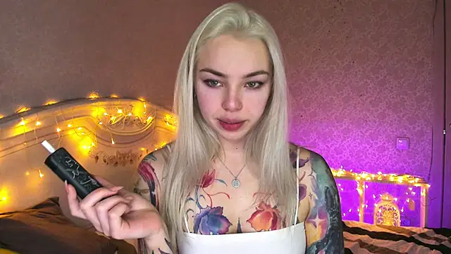 LillyMoure  online show from February 5, 2026, 1:10 am