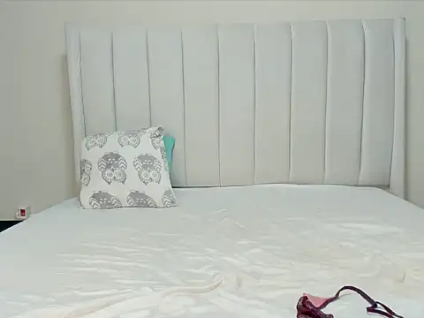  heavenlysent online show from December 18, 2025, 3:45 am