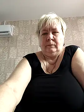 Snapshot of EffectFiona chatting on February 23, 2025, 10:28 am EffectFiona online show from February 23, 2025, 10:28 am