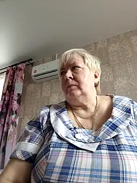 Snapshot of EffectFiona chatting on February 27, 2025, 11:20 am EffectFiona online show from February 27, 2025, 11:20 am