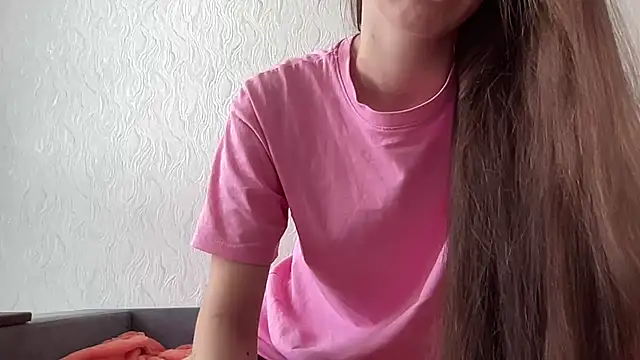 Snapshot of HoneyWiles chatting on July 10, 2026, 1:14 pm HoneyWiles online show from July 10, 2026, 1:14 pm