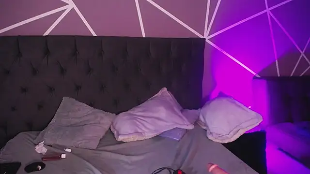 Miss Loise online show from March 18, 2025, 6:59 pm