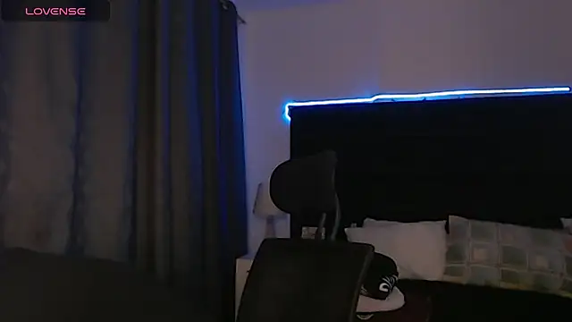 andrewmhilton  online show from September 20, 2025, 5:19 am