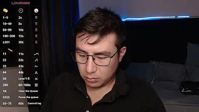 andrewmhilton  online show from November 1, 2025, 6:26 am