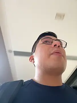 andrewmhilton  online show from December 3, 2025, 7:45 pm