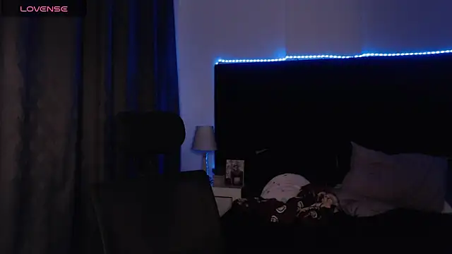 andrewmhilton  online show from March 30, 2026, 6:47 am