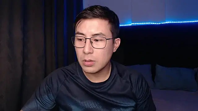 andrewmhilton  online show from April 4, 2026, 6:22 am