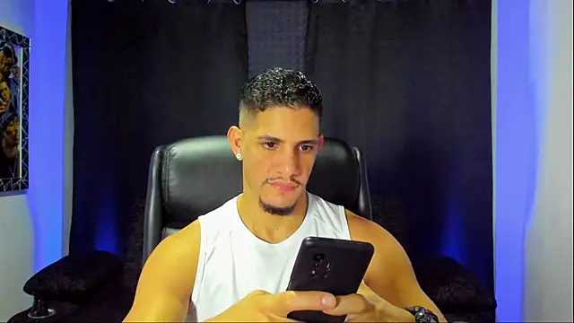 jhonnysnow17 online show from November 28, 2025, 11:51 pm