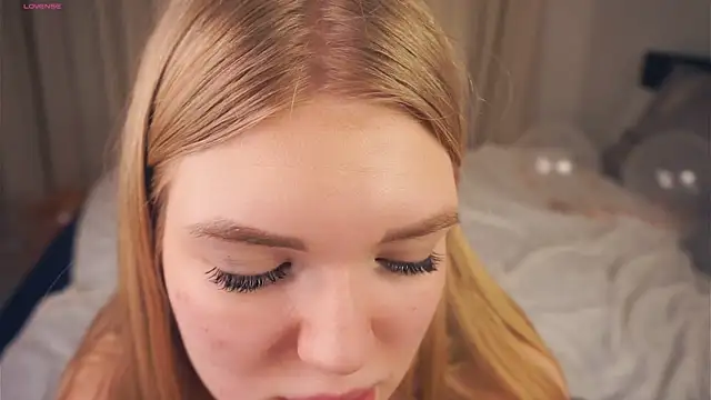 Snapshot of EllenReeves chatting on March 8, 2025, 2:08 pm EllenReeves online show from March 8, 2025, 2:08 pm