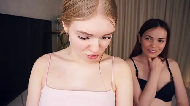 Snapshot of EllenReeves chatting on March 17, 2025, 3:07 pm EllenReeves online show from March 17, 2025, 3:07 pm