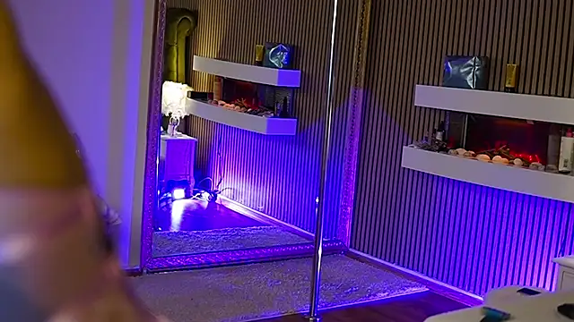 Snapshot of TiffanyMaze chatting on December 5, 2024, 11:05 am TiffanyMaze online show from December 5, 2024, 11:05 am