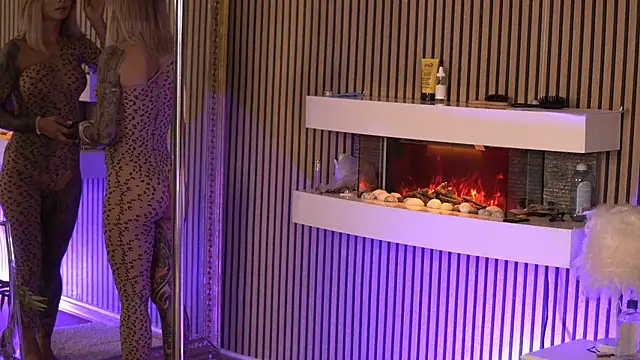 Snapshot of TiffanyMaze chatting on September 9, 2025, 6:02 am TiffanyMaze online show from September 9, 2025, 6:02 am