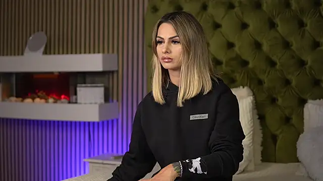 Snapshot of TiffanyMaze chatting on October 2, 2025, 6:09 am TiffanyMaze online show from October 2, 2025, 6:09 am