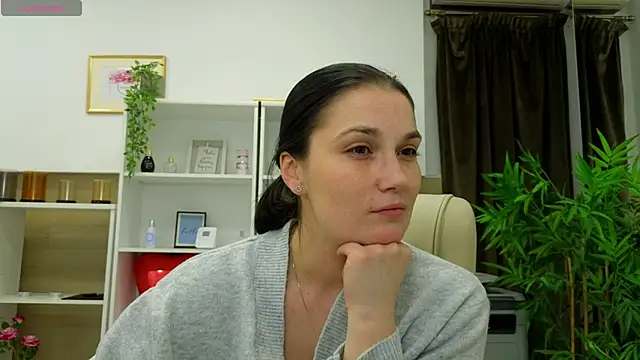 Snapshot of SelineSole chatting on February 6, 2025, 4:03 pm SelineSole online show from February 6, 2025, 4:03 pm