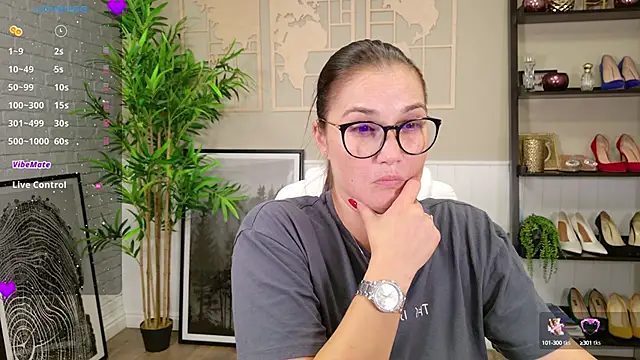 Snapshot of SelineSole chatting on September 10, 2025, 3:12 pm SelineSole online show from September 10, 2025, 3:12 pm
