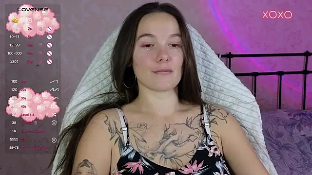 lil luna x online show from October 5, 2025, 5:55 pm