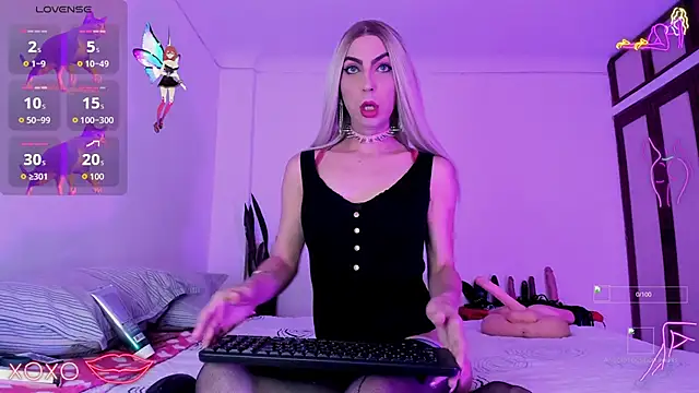 Snapshot of AlejandraDangerGirl chatting on October 15, 2025, 1:22 pm AlejandraDangerGirl online show from October 15, 2025, 1:22 pm