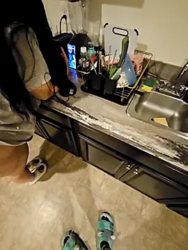 LiverandBrat77 online show from September 19, 2025, 2:24 am