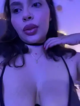 Snapshot of GigiiStone chatting on December 3, 2024, 10:40 pm GigiiStone online show from December 3, 2024, 10:40 pm