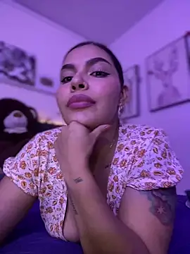 Snapshot of GigiiStone chatting on December 19, 2024, 3:40 am GigiiStone online show from December 19, 2024, 3:40 am