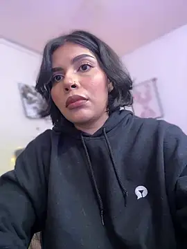 Snapshot of GigiiStone chatting on February 5, 2025, 10:22 pm GigiiStone online show from February 5, 2025, 10:22 pm