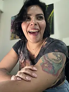 Snapshot of GigiiStone chatting on February 16, 2025, 12:08 am GigiiStone online show from February 16, 2025, 12:08 am