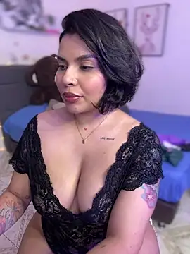 Snapshot of GigiiStone chatting on February 19, 2025, 11:25 pm GigiiStone online show from February 19, 2025, 11:25 pm