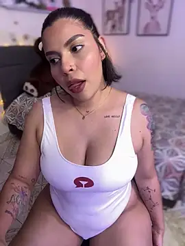 Snapshot of GigiiStone chatting on March 3, 2025, 10:10 pm GigiiStone online show from March 3, 2025, 10:10 pm