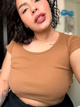 Snapshot of GigiiStone chatting on September 9, 2025, 6:40 pm GigiiStone online show from September 9, 2025, 6:40 pm