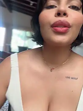 Snapshot of GigiiStone chatting on October 7, 2025, 3:20 pm GigiiStone online show from October 7, 2025, 3:20 pm