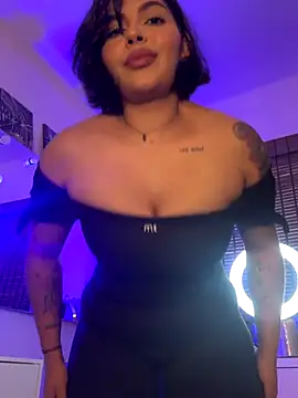 Snapshot of GigiiStone chatting on November 5, 2025, 9:48 pm GigiiStone online show from November 5, 2025, 9:48 pm