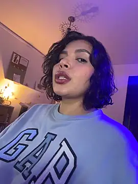 GigiiStone online show from December 15, 2025, 11:42 pm