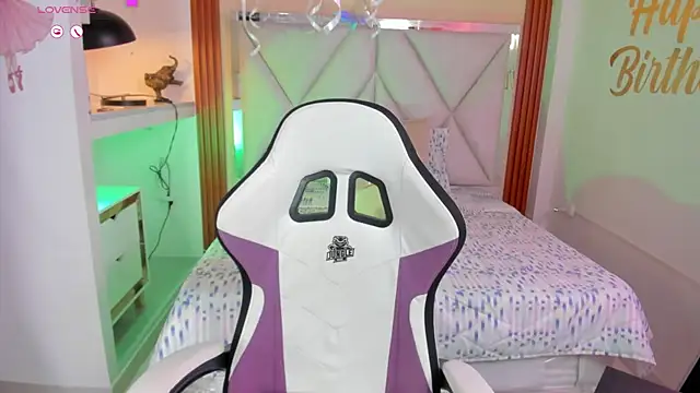 Snapshot of Happy_tits chatting on March 19, 2025, 11:28 am Happy tits online show from March 19, 2025, 11:28 am