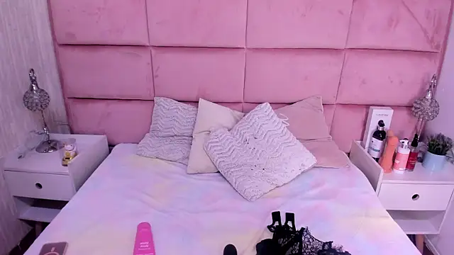 HannaTaylor online show from July 9, 2026, 2:26 am