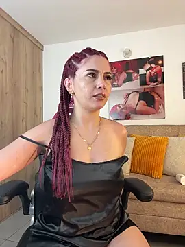 zafiro mo0n online show from February 21, 2025, 2:06 am