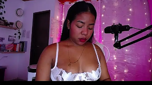 samanthaabloom online show from December 11, 2024, 12:23 am